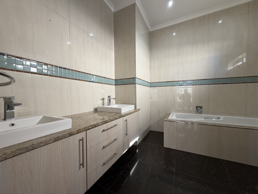 4 Bedroom Property for Sale in Parklands North Western Cape